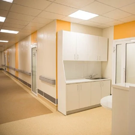 Коннелюрный односоставной плинтус Bonkeel Prof Серый (95х2700мм) в Ростове-на-Дону