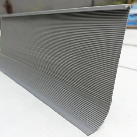 Коннелюрный односоставной плинтус Bonkeel Prof Серый (95х2700мм) в Ростове-на-Дону