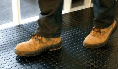 Противоскользящее резиновое покрытие Пятачки (1,0х10м) в Ростове-на-Дону